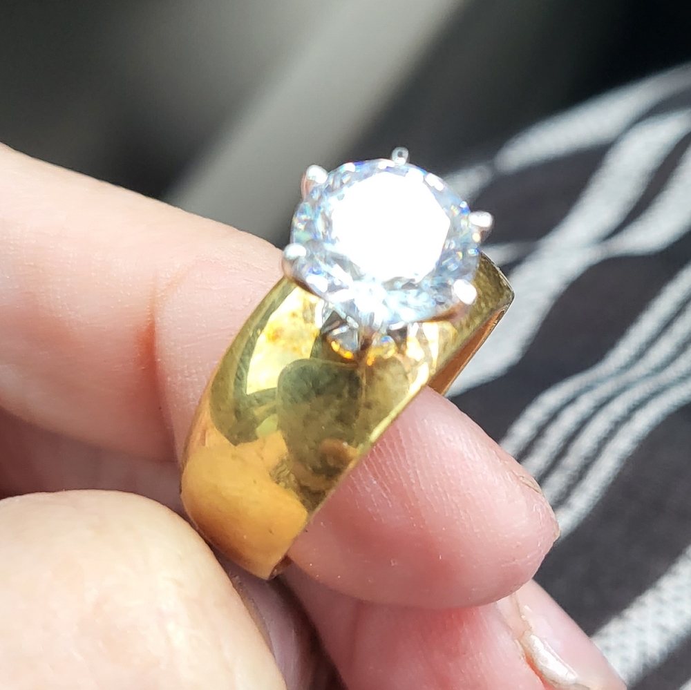 Bella Luce Gold Solitaire Ring sz 9